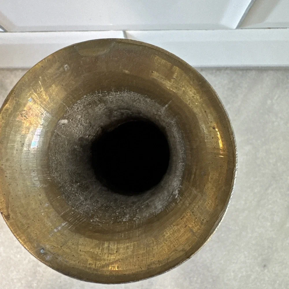 M-VINTAGE BRASS ETCHED CHINESE DRAGON 7 INCH VASE‎